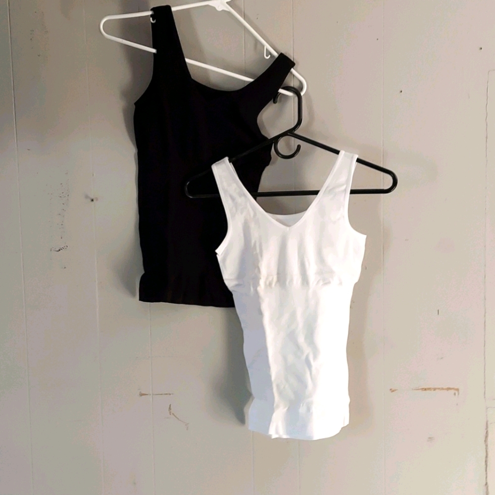NEW 2 Tank Tops Small